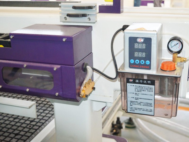 ATC CNC Router with a micro computer oil lubrication