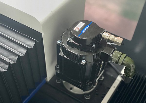 750W 1300W Servo Motor on fiber laser cutting machine